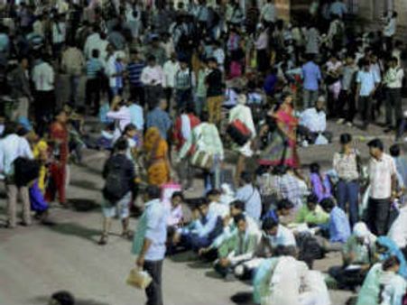 ரயில்வே தேர்வு... திருச்சியில் குவிந்த ஆயிரக்கணக்கான பீகாரிகள்!