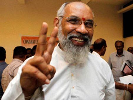 இலங்கை வடக்கு மாகாண முதல்வர் விக்னேஷ்வரன் மருத்துவமனையில் அனுமதி