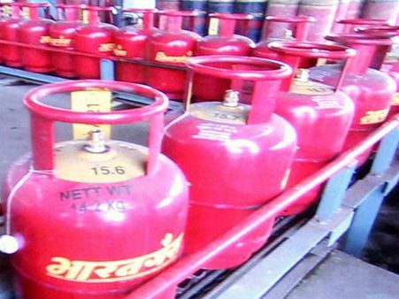 சமையல் கேஸ் சிலிண்டர் ரூ.10 உயரும்: டீசல் விலை லிட்.ரூ.1 உயரும்