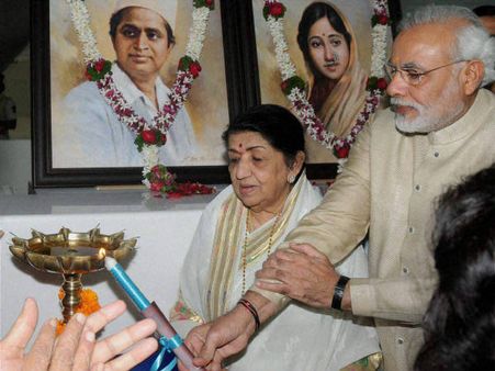 உணவு பாதுகாப்பு மசோதா விவகாரத்தில் ராகுல் மக்களை முட்டாளாக்குகிறார்: மோடி