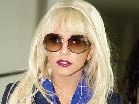 விண்வெளியில் 'ரப் பப் பா'...ராக்கெட்டில் ஏறிப் போய் 'பாப்' பாடப் போகும் லேடி ககா!