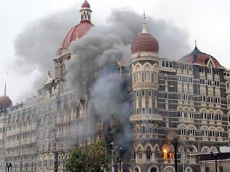 மும்பை தாக்குதலுக்கு இந்திய ராணுவத்தில் உள்ள பாக். உளவாளி உதவி- திடுக் தகவல்