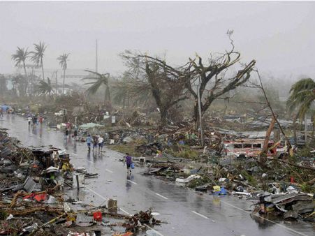 பிலிப்பைன்ஸ்: ‘ஹையான்’ புயலில் சிக்கி 10,000 பேர் பலியானதாக அதிர்ச்சித் தகவல்