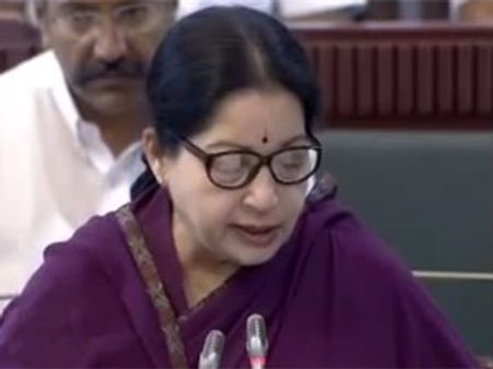 ''சல்மான் குர்ஷித் இலங்கை செல்வது தமிழர்களின் உணர்வை காலில் போட்டு மிதிப்பதற்கு சமம்!''