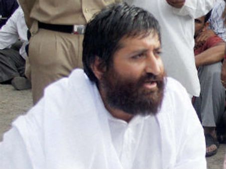 பலாத்கார சாமியார் அஸராம் பாபுவின் மகன் தேடப்படும் குற்றவாளியாக அறிவிப்பு