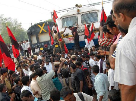 காமன்வெல்த் எதிர்ப்பு: வைகை எக்ஸ்பிரஸ் ரயிலை மறித்த வைகோ கைது… ஜெ.மீது குற்றச்சாட்டு