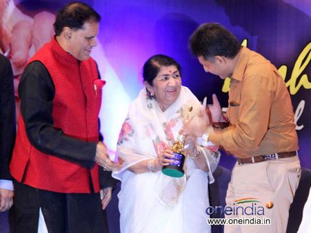 லதா மங்கேஷ்கரின் பாரதரத்னாவைப் பறிக்க உங்கள் பாட்டன் சொத்து இல்லை: காங்.குக்கு சிவசேனா பதிலடி