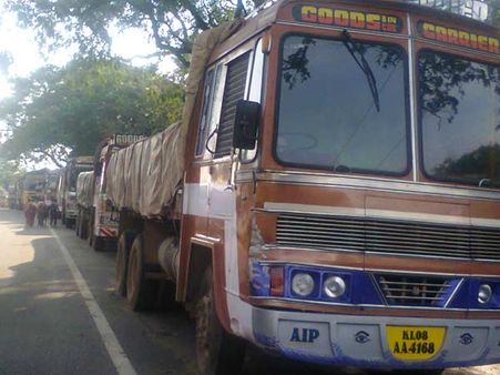 கேரள மாநிலத்தில் பந்த்.. தமிழகத்தில் போக்குவரத்து பாதிப்பு!