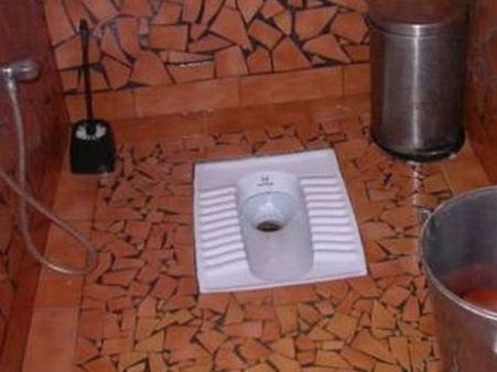 சுகாதாரமற்ற கழிவறைகளால் மரணிக்கும் குழந்தைகள்!