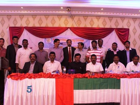 ​ஷார்ஜாவில் சந்தித்து நினைவுகளை பகிர்ந்து கொண்ட நேஷ‌னல் பொறியிய‌ல் க‌ல்லூரி முன்னாள் மாண‌வ‌ர்கள்