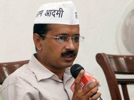 கட்சி கணக்கை தணிக்கை செய்ய சந்தோஷ் ஹெக்டேவை அனுமதியுங்கள்: அன்னாவுக்கு கெஜ்ரிவால் கடிதம்!