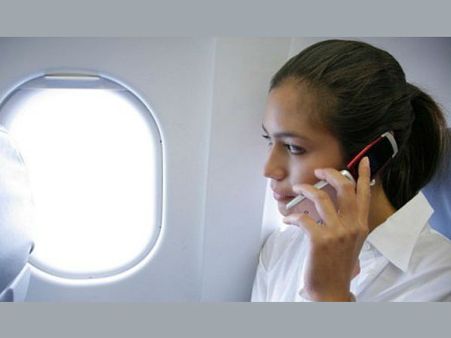 பறந்து கொண்டே பேச அனுமதி.... அமெரிக்க தொலைத் தொடர்பு ஆணையம் பரிந்துரை