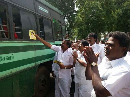 எங்களை பிரசாரம் செய்யவே விடாமல் தடுக்கிறது போலீஸ்.. திமுக புகார்