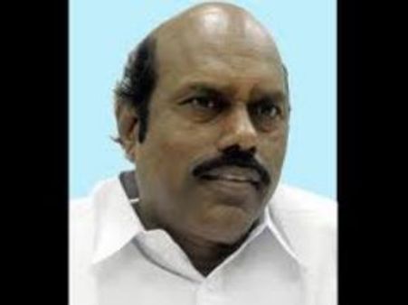 ஏற்காடு: வாக்காளர்களுக்கு பணம் திமுக நிர்வாகி கைது; ஏ.வ.வேலு மீது கொலை மிரட்டல் வழக்கு