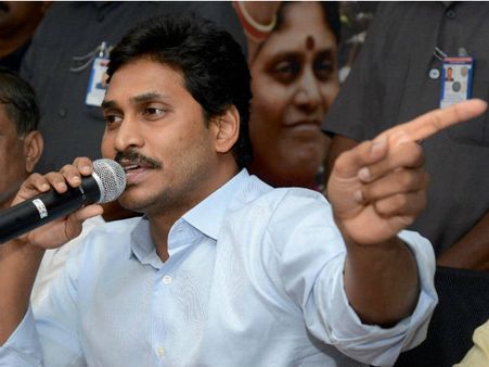 அரசியலில் அம்மா, சகோதரியை ஒதுக்கி வைக்கும் ஜெகன் மோகன் ரெட்டி!