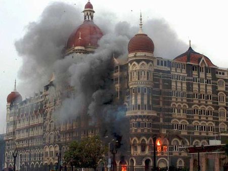 26/11 மும்பை தாக்குதல்: தாஜ் ஹோட்டல் மீது வழக்கு போடும் பாதிக்கப்பட்ட இங்கிலாந்துக்காரர்
