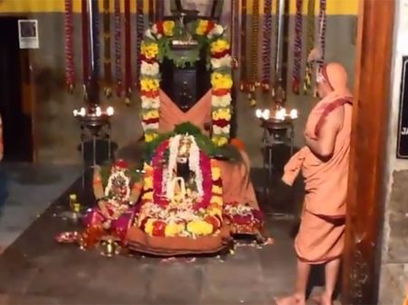 சங்கர மடத்தில் அமைதியாக பூஜை செய்த ஜெயேந்திரர்!