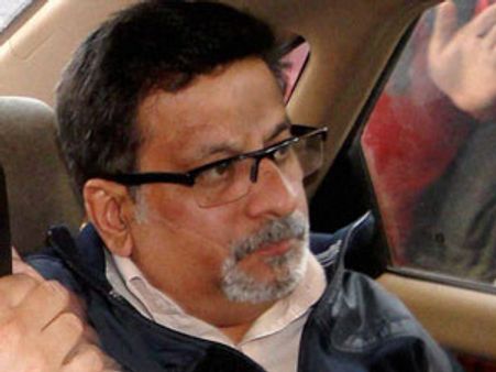 'கோல்ப் ஸ்டிக்'கால் சிக்கிக் கொண்ட ராஜேஷ் தல்வார்!