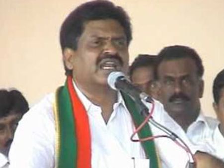 விவசாய நிலத்தில் எரிவாயு குழாய்களை பதிக்க கொங்குநாடு மக்கள் கட்சி எதிர்ப்பு