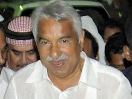 பெங்களூர் ஏ.டி.எம். மையத்தில் தாக்கப்பட்ட பெண்ணுக்கு கேரள முதல்வர் நேரில் ஆறுதல்