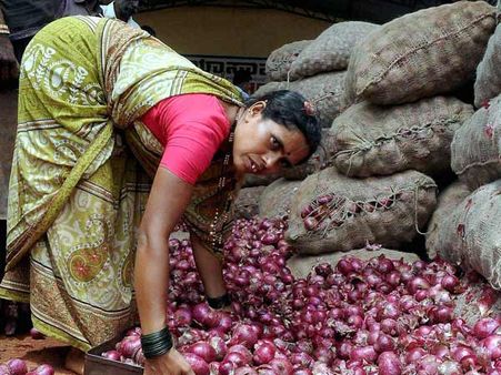 வெங்காயம் விலை குறைஞ்சிருச்சாமே!