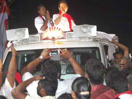 எவ்வளவு பணம் கொடுக்கிறாங்க அதிமுகவிலிருந்து.. வாக்காளர்களிடம் விசாரித்த ஸ்டாலின்