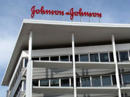 இடுப்பு மாற்று சிகிச்சை வழக்கு: பாதிக்கப்பட்டோருக்கு ரூ.15,000 கோடி வழங்கும் ஜான்சன் அன்ட் ஜான்சன்