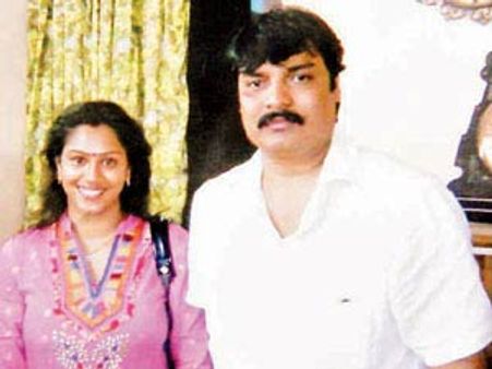 அதெல்லாம் சரி, அப்பா பெயர் எங்கே?... ராதாவுக்கு கிடுக்கிப் பிடி போடும் பைசூல் வக்கீல்!