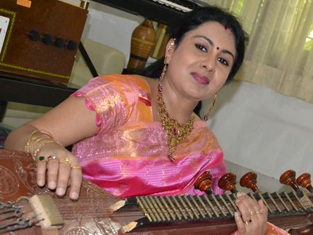 அம்மா உணவகத்தை விளம்பரப்படுத்தும் அனிதா குப்புசாமி!