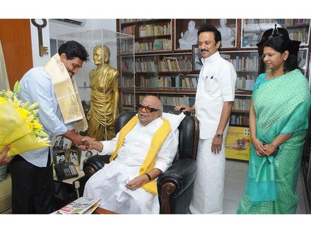 ஆந்திராவை பிரிக்காமல் லோக்சபா தேர்தலை நடத்திப் பாருங்கள்.. காங்.க்கு ஜெகன் சவால்!