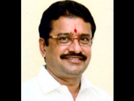 அமைச்சர் கே.வி.ராமலிங்கம் உள்பட 4 மாவட்ட அதிமுக செயலாளர்கள் நீக்கம்