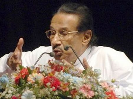 இந்தியா மூட்டைப்பூச்சி நாடு; மன்மோகன்சிங் முட்டாள்: இலங்கை எம்.பியின் வாய்க்கொழுப்பு பேச்சு