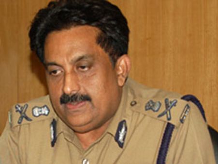 வாடகைக்கு குடியிருப்போர் விவரம்: போலீஸ் கமிஷனர் ஜார்ஜுக்கு நோட்டீஸ்!