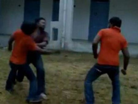 சென்னை: மாநிலக் கல்லூரி மாணவர்களுக்கு சரமாரி அரிவாள் வெட்டு