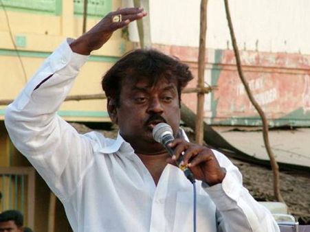 குடிக்கிறது பெரிய தப்பா... அப்புறம் எதுக்கு தமிழ்நாடு முழுக்க டாஸ்மாக் கடைகள்? - விஜயகாந்த் கேள்வி