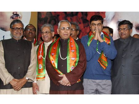 பாஜகவில் இணைந்தார் முன்னாள் மத்திய உள்துறை செயலர் ஆர்.கே.சிங்