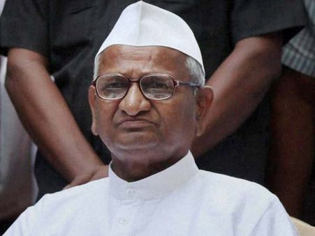 மத்திய அரசின் லோக்பால் மசோதா சிங்கத்தையே ஜெயிலுக்கு அனுப்பும்: கெஜ்ரிவாலுக்கு ஹசாரே பதிலடி