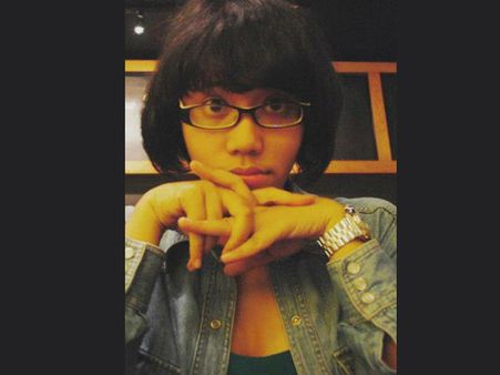 உயிரைக் கொன்ற வேலை... 30 மணி நேரமாக விடாமல் டிவிட் செய்த பெண் பரிதாப மரணம்!