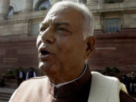 'கே, லெஸ்பியன்' அமெரிக்க தூதரக அதிகாரிகளை பிடித்து உள்ளே போடுங்க.. யஷ்வந்த் சின்ஹா அதிரடி