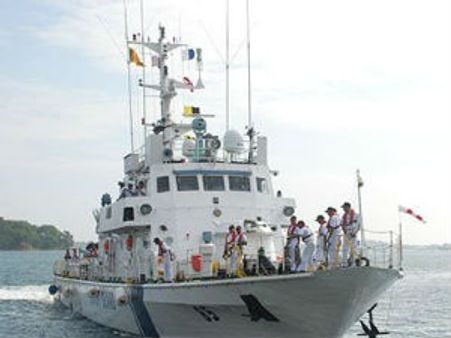 இலங்கையில் இந்திய கடலோர காவல்படை கப்பல்கள் -கூட்டு பயிற்சி- சிங்களப் படை தடபுடல் வரவேற்பு!!