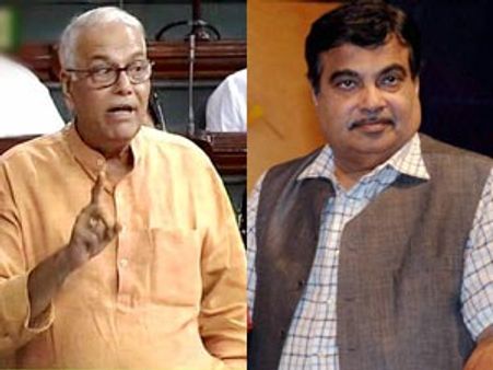 வருமான வரி விதிப்பை கைவிடும் யோசனை- கத்காரிக்கு சின்ஹா கடும் எதிர்ப்பு!