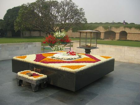 பொய் மேல் பொய் ... காந்தி சமாதியில் பாவ மன்னிப்பு கேட்க பெண்ணுக்கு உத்தரவு!