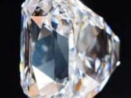 விபத்தில் பலியான மகனின் அஸ்தியை ‘வைரமாக’ மாற்றிய இத்தாலித் தந்தை