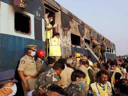 பெங்களூரு வந்த நான்டேட் எக்ஸ்பிரஸ் ரயிலில் தீ; 26 பேர் பலி- 3 தமிழர்கள் உயிரிழப்பு