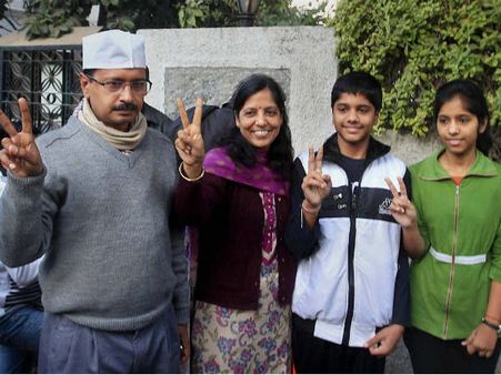 அப்பா, மக்களுக்கு அளித்த வாக்குறுதிகளை நிறைவேற்றுவார்: கெஜ்ரிவால் மகள் உறுதி