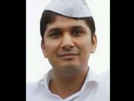 பதவியேற்பு விழாவில் செல்போனை பறிகொடுத்த ஆம் ஆத்மி அமைச்சர்