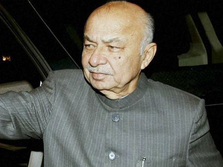 ஆதர்ஷ் விசாரணை அறிக்கை- உள்துறை அமைச்சர் ஷிண்டேவுக்கு நெருக்கடி?