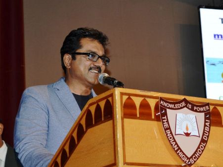 துபாயில் எஸ் இவென்ட்ஸ் நடத்திய கலா உத்சவ்: சரத்குமார் பங்கேற்பு