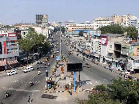 தெலங்கானா: ஆந்திர சட்டசபையில் அமளி… சீமாந்திராவில் முழு அடைப்பு