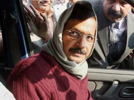 கெஜ்ரிவால் வீட்டுக்கு அருகே அட்டகாசம்... ஆம் ஆத்மி அலுவலகம் சூறையாடல்